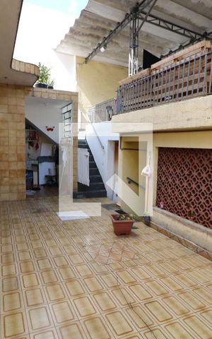 Casa para alugar com 250m², 3 quartos e 6 vagasQuintal