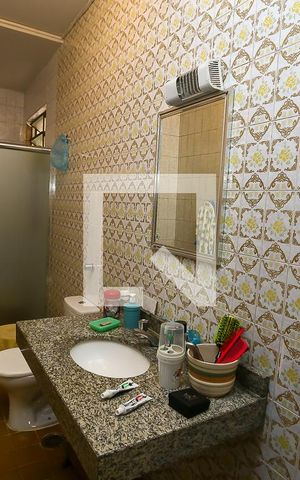 Casa à venda com 240m², 4 quartos e 3 vagas Casa à venda com 240m², 4 quartos e 3 vagasBanheiro