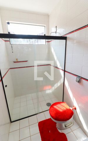 Casa à venda com 460m², 4 quartos e 6 vagas Casa à venda com 460m², 4 quartos e 6 vagasBanheiro Social Parte de Cima
