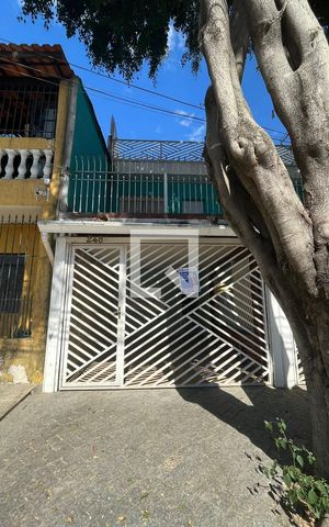 Casa à venda com 140m², 2 quartos e 1 vaga Casa à venda com 140m², 2 quartos e 1 vagaFachada
