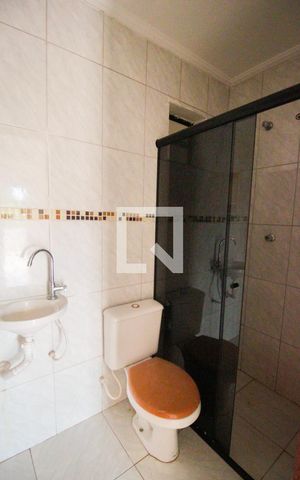 Casa para alugar com 132m², 2 quartos e 1 vaga Casa para alugar com 132m², 2 quartos e 1 vagaBanheiro da Suíte 1