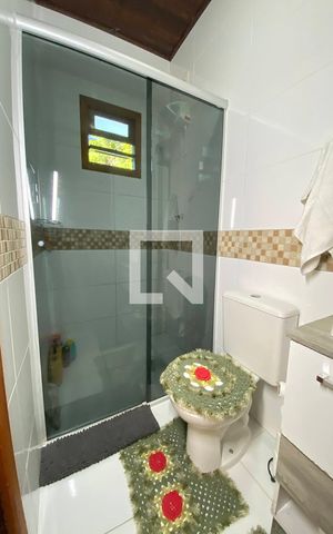 Casa de condomínio à venda com 130m², 3 quartos e 2 vagasBanheiro
