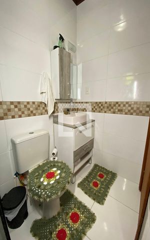 Casa de condomínio à venda com 130m², 3 quartos e 2 vagasBanheiro