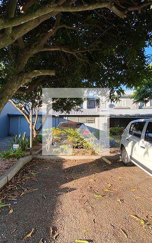 Casa de condomínio à venda com 130m², 3 quartos e 2 vagasGaragem