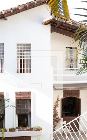 Casa à venda com 224m², 4 quartos e 4 vagas Casa à venda com 224m², 4 quartos e 4 vagasÁrea Externa