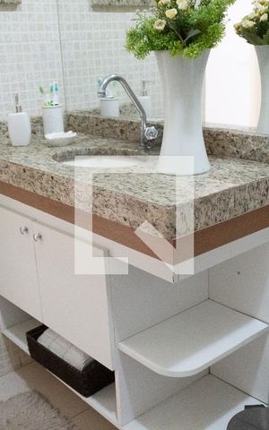 Casa à venda com 224m², 4 quartos e 4 vagas Casa à venda com 224m², 4 quartos e 4 vagasBanheiro