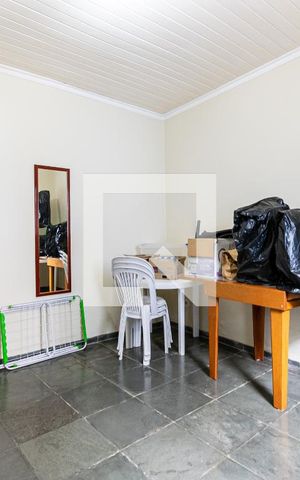 Casa à venda com 194m², 4 quartos e 1 vaga Casa à venda com 194m², 4 quartos e 1 vagaQuarto/Edícula