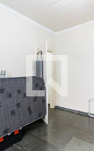 Casa à venda com 194m², 4 quartos e 1 vaga Casa à venda com 194m², 4 quartos e 1 vagaQuarto/Edícula