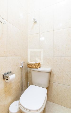 Casa à venda com 194m², 4 quartos e 1 vaga Casa à venda com 194m², 4 quartos e 1 vagaBanheiro Social