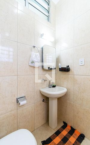 Casa à venda com 194m², 4 quartos e 1 vaga Casa à venda com 194m², 4 quartos e 1 vagaBanheiro da Suíte