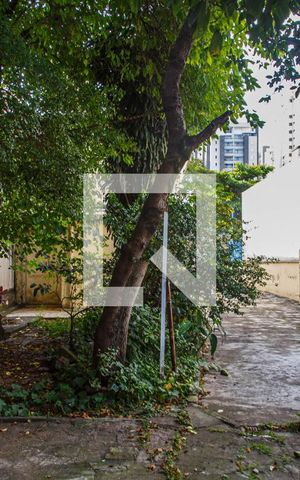 Casa à venda com 240m², 3 quartos e 8 vagas Casa à venda com 240m², 3 quartos e 8 vagasQuintal