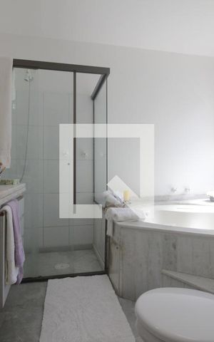 Apartamento à venda com 206m², 3 quartos e 2 vagasBanheiro da suíte