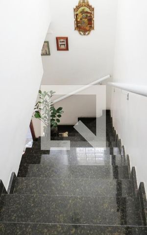 Casa à venda com 216m², 3 quartos e 4 vagasEscada
