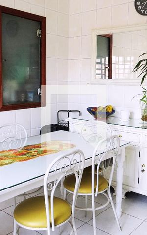 Casa à venda com 216m², 3 quartos e 4 vagasCozinha 