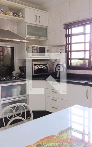 Casa à venda com 216m², 3 quartos e 4 vagasCozinha - Armários