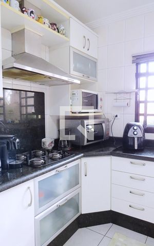 Casa à venda com 216m², 3 quartos e 4 vagasCozinha - Armários
