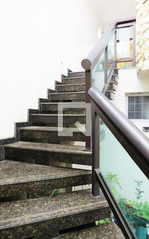 Casa à venda com 216m², 3 quartos e 4 vagasEntrada