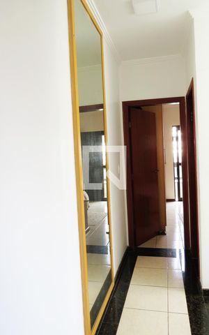 Casa à venda com 216m², 3 quartos e 4 vagasCorredor