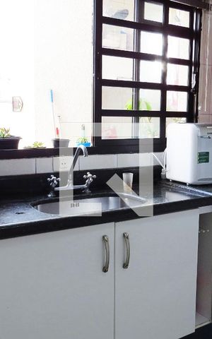 Casa à venda com 216m², 3 quartos e 4 vagasCozinha - Armários