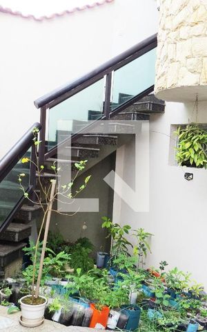 Casa à venda com 216m², 3 quartos e 4 vagasEntrada