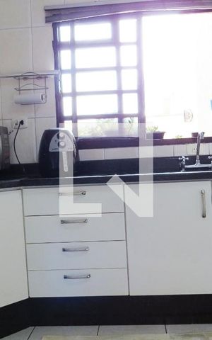 Casa à venda com 216m², 3 quartos e 4 vagasCozinha - Armários