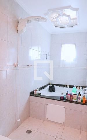 Casa à venda com 216m², 3 quartos e 4 vagasBanheiro da Suíte