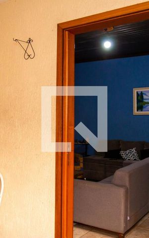 Casa à venda com 300m², 3 quartos e 4 vagas Casa à venda com 300m², 3 quartos e 4 vagasHall / garagem