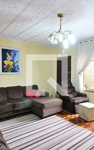 Casa à venda com 208m², 4 quartos e 6 vagasSala
