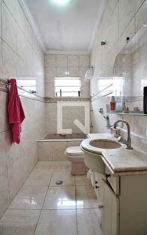 Casa à venda com 208m², 4 quartos e 6 vagasBanheiro Social 1