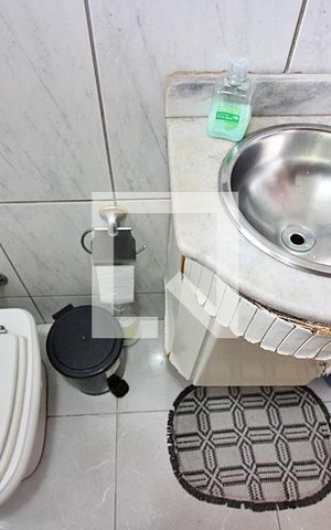 Casa à venda com 208m², 4 quartos e 6 vagasBanheiro Social 2