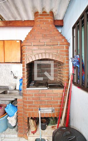 Casa à venda com 208m², 4 quartos e 6 vagasChurrasqueira