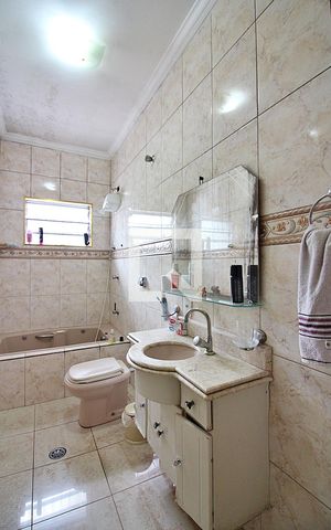 Casa à venda com 208m², 4 quartos e 6 vagasBanheiro Social 1