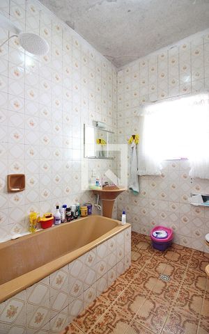Casa à venda com 208m², 4 quartos e 6 vagasBanheiro Social Casa 2