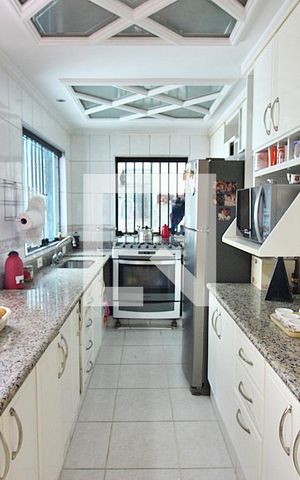 Casa à venda com 208m², 4 quartos e 6 vagasCozinha