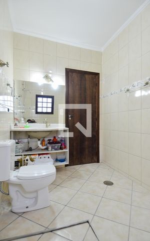 Casa à venda com 253m², 4 quartos e 4 vagasBanheiro Social 1