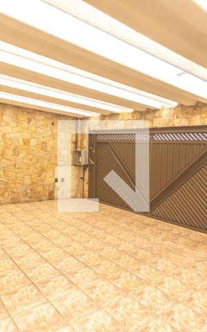 Casa à venda com 145m², 2 quartos e 3 vagas Casa à venda com 145m², 2 quartos e 3 vagasGaragem