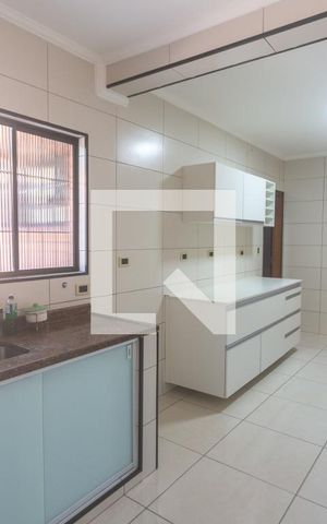 Casa à venda com 145m², 2 quartos e 3 vagas Casa à venda com 145m², 2 quartos e 3 vagasCozinha
