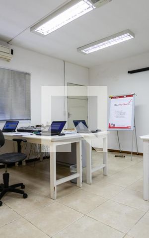 Casa à venda com 607m², 4 quartos e 8 vagas Casa à venda com 607m², 4 quartos e 8 vagasQuarto 3