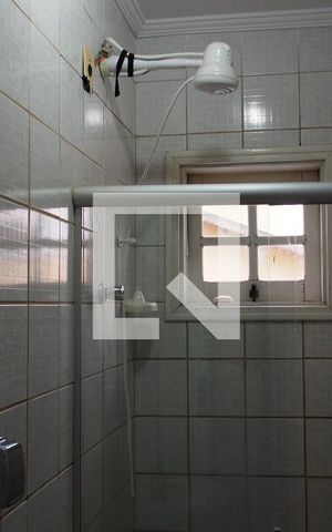 Casa à venda com 488m², 5 quartos e 8 vagasBanheiro do Quarto 4 - Suíte (escritorio)