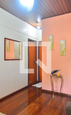 Casa à venda com 95m², 2 quartos e 2 vagasSala