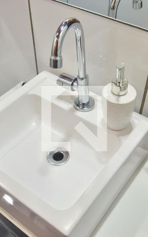 Casa à venda com 95m², 2 quartos e 2 vagasBanheiro social