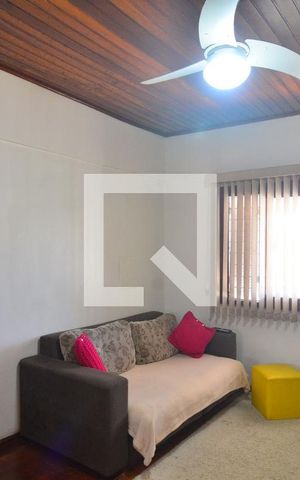Casa à venda com 95m², 2 quartos e 2 vagasSala