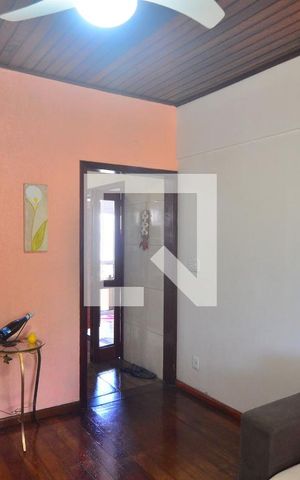 Casa à venda com 95m², 2 quartos e 2 vagasSala