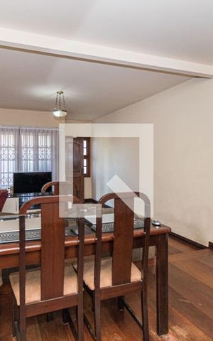 Casa à venda com 260m², 4 quartos e 3 vagasSala