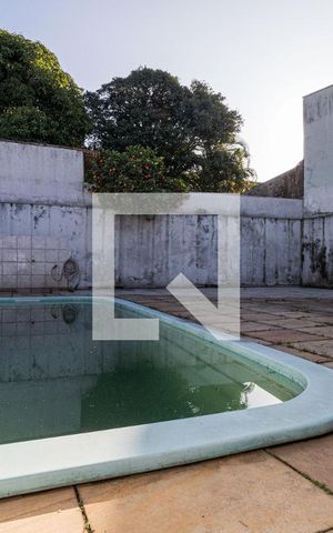 Casa à venda com 260m², 4 quartos e 3 vagasPiscina