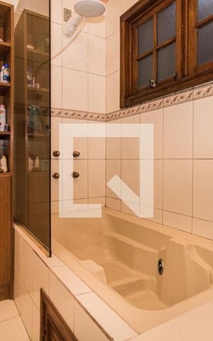 Casa à venda com 260m², 4 quartos e 3 vagasBanheiro da Suíte