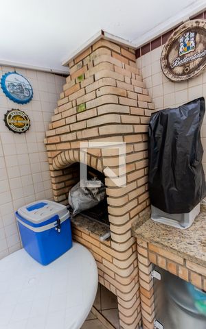 Casa à venda com 200m², 4 quartos e 2 vagas Casa à venda com 200m², 4 quartos e 2 vagasChurrasqueira