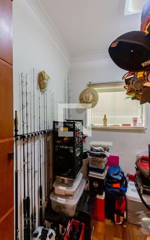 Casa à venda com 200m², 4 quartos e 2 vagas Casa à venda com 200m², 4 quartos e 2 vagasQuarto 1