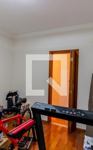 Casa à venda com 200m², 4 quartos e 2 vagas Casa à venda com 200m², 4 quartos e 2 vagasQuarto 2