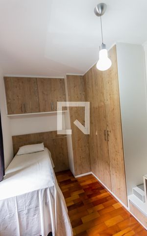 Casa à venda com 200m², 4 quartos e 2 vagas Casa à venda com 200m², 4 quartos e 2 vagasArmário